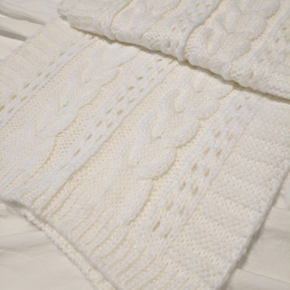 Sold WHITE SCARF - Picture 3 of 3