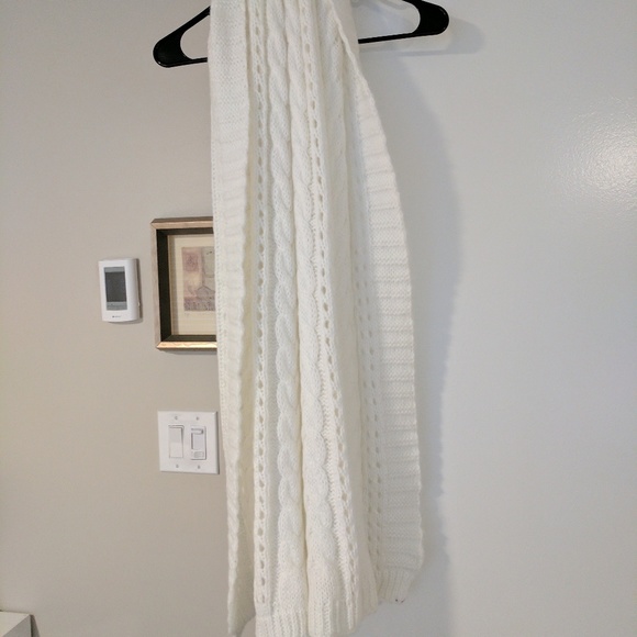 Sold WHITE SCARF - Picture 2 of 3