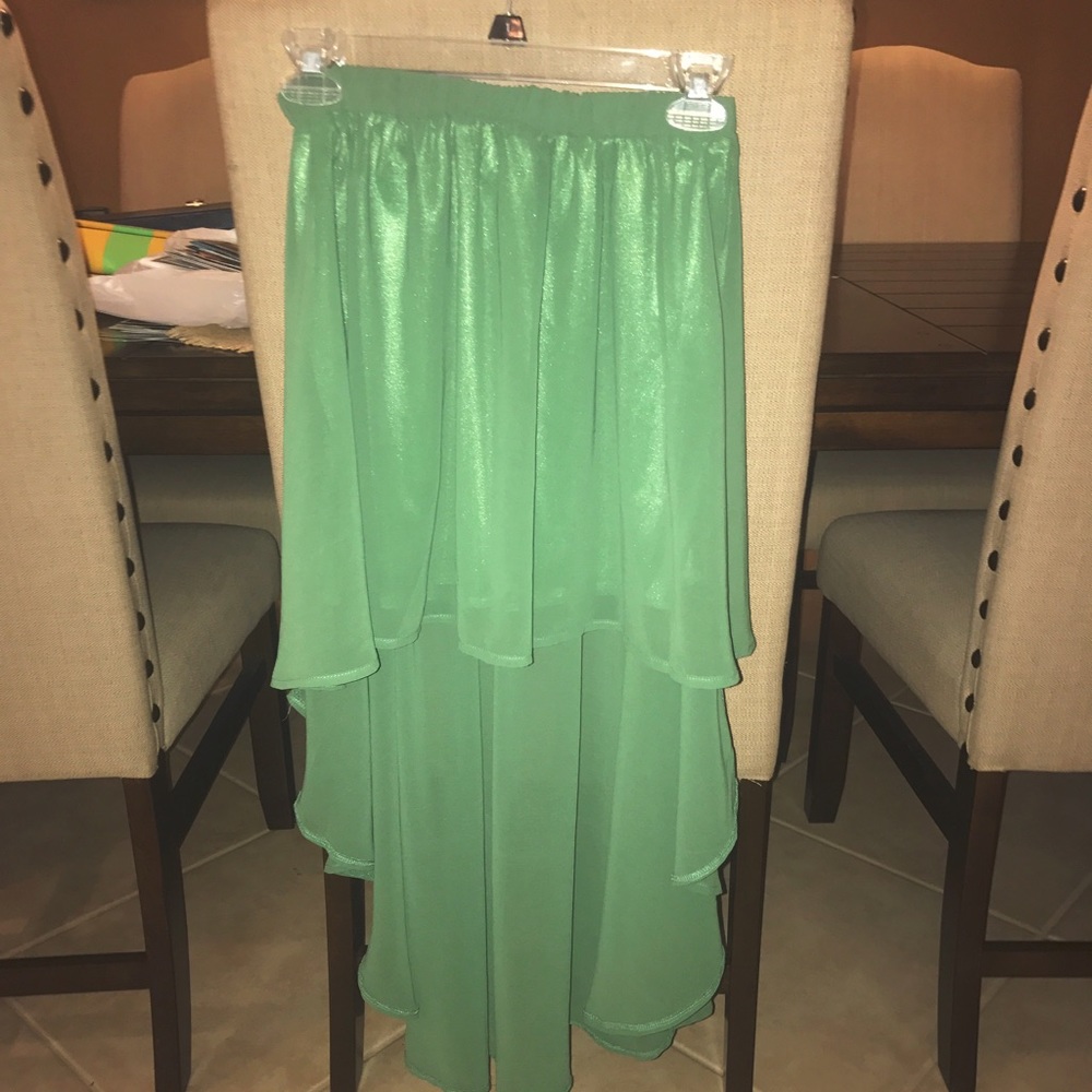 High low, green high waisted skirt