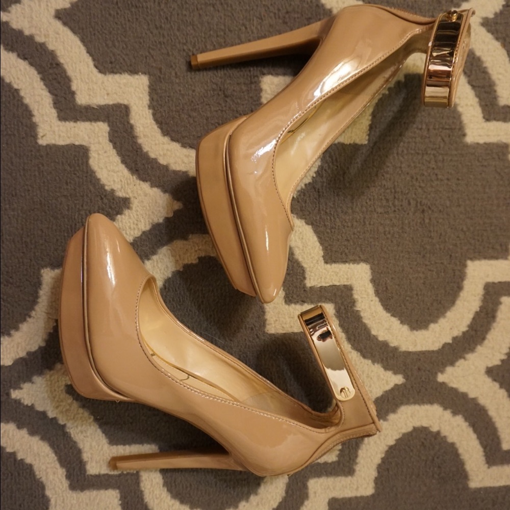 Jessica Simpson Nude Patent leather pumps