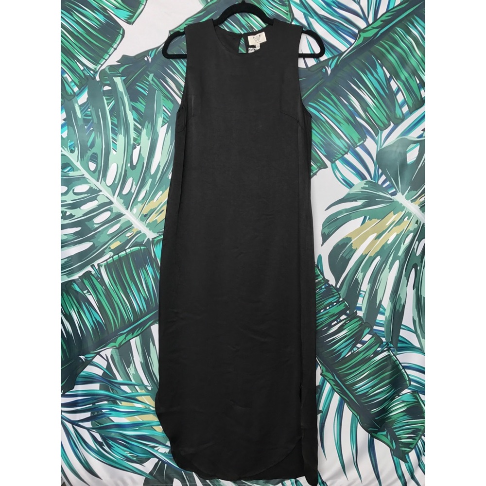 SIX CRISP DAYS Crepe Midi Dress / Black