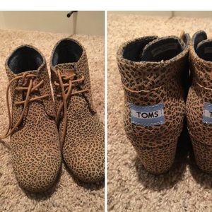 TOMS WEDGES
