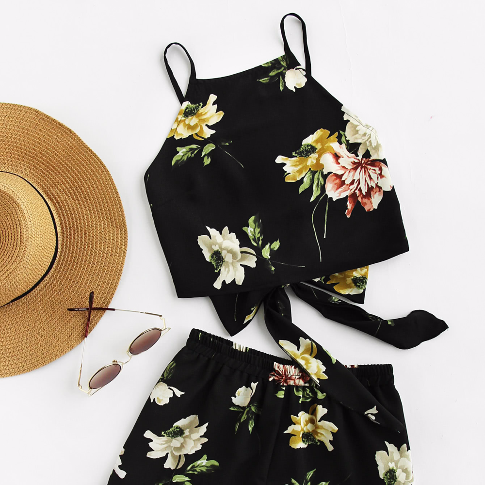 🆕 • 🌼 black floral halter tie top 🌼