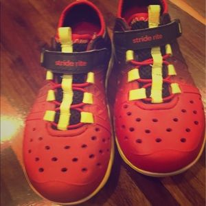 Stride rite made to play Phibian shoes