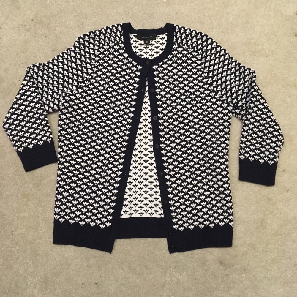 Medium-weight stretch cardigan