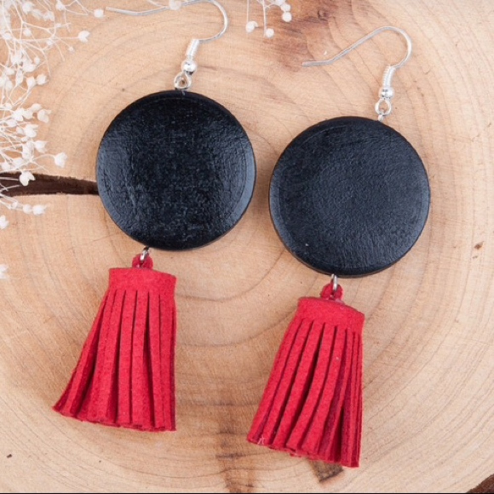 Drop beaded earrings black with red velvet tassel