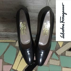 Salvatore Ferragamo Solid Leather size 6