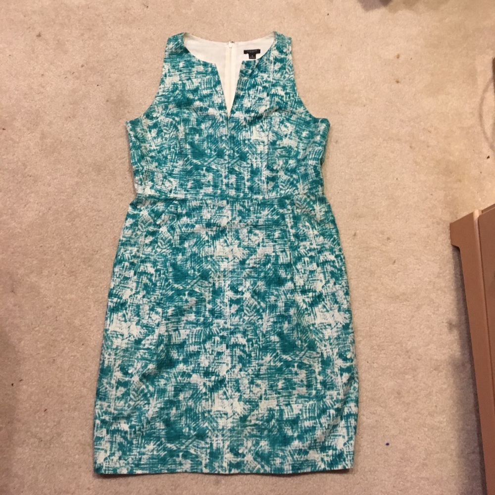 V-neck summer dress, with pockets!