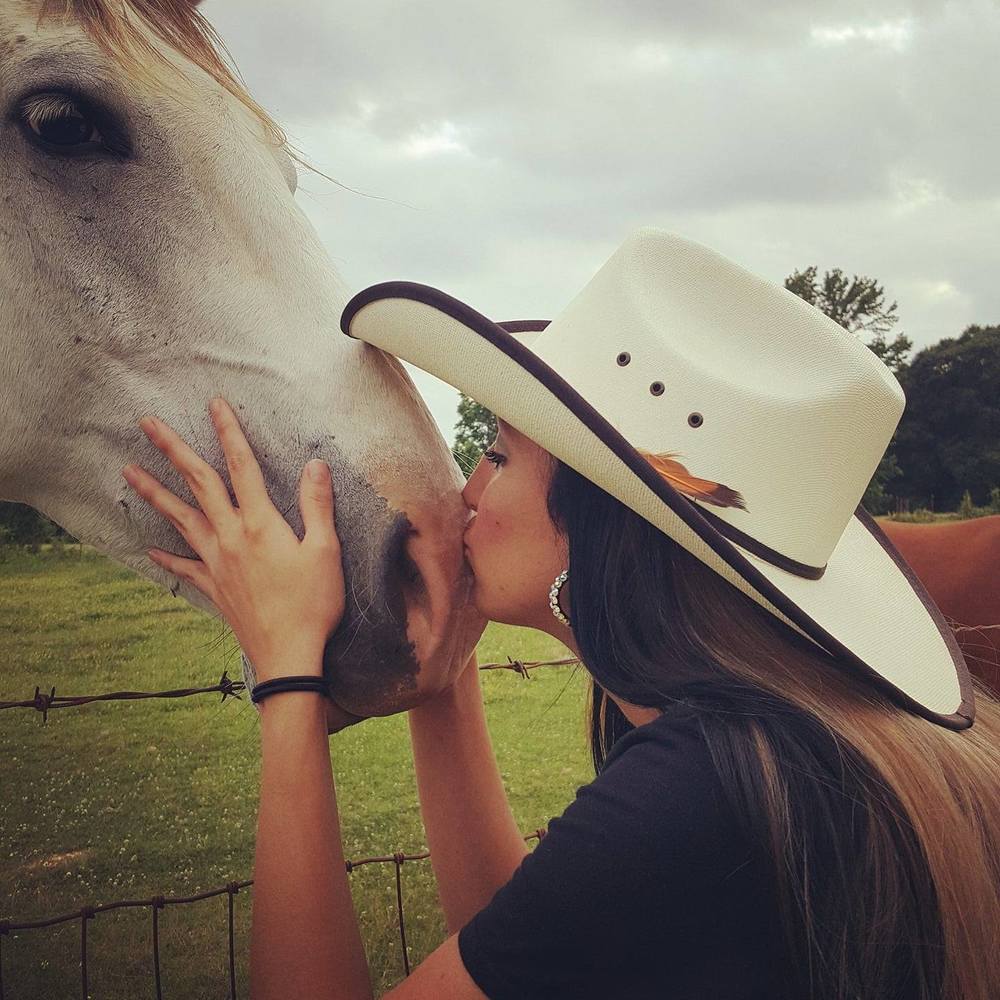 Meet your Posher, Victoria