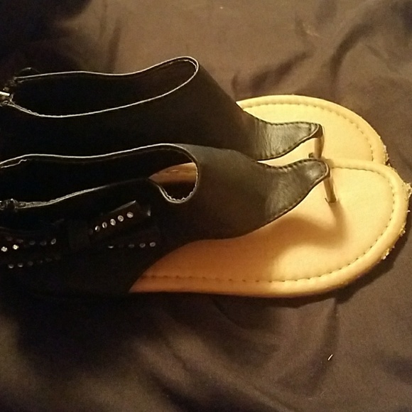 sandals - Picture 2 of 5