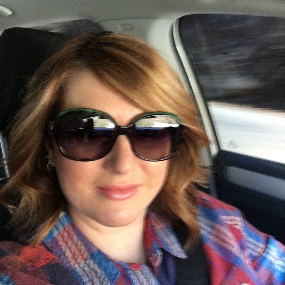 Meet your Posher, Holly