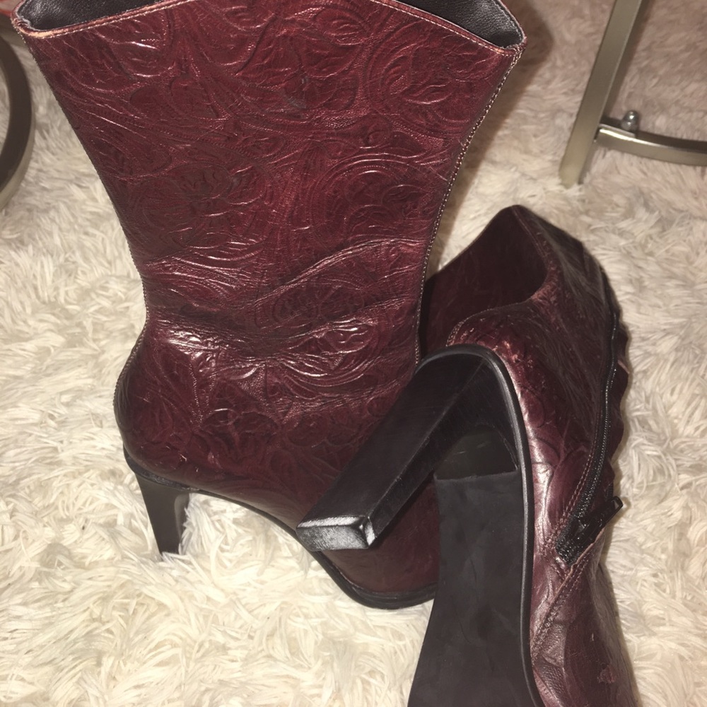 Boots - Picture 3 of 3