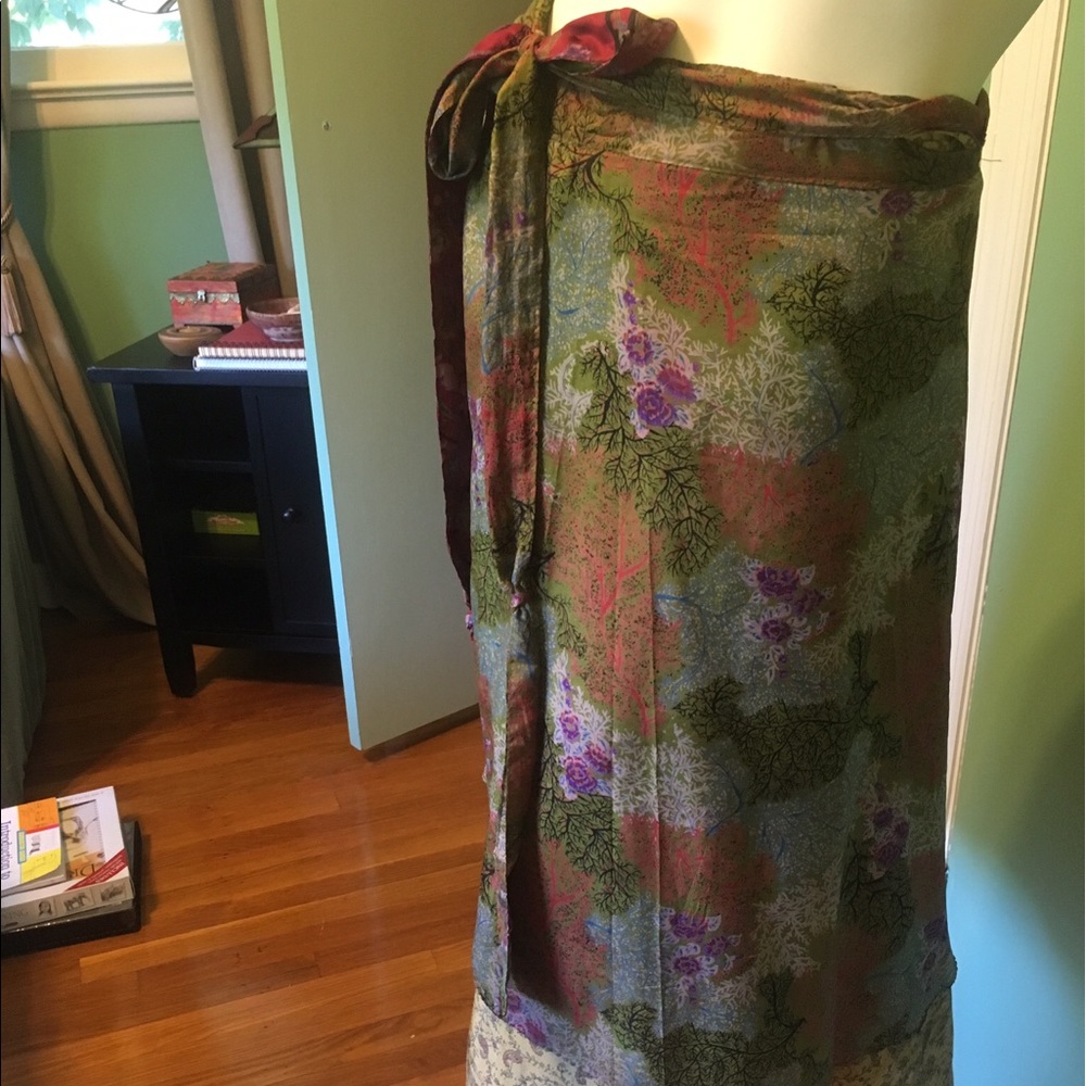 Skirt - Picture 2 of 4