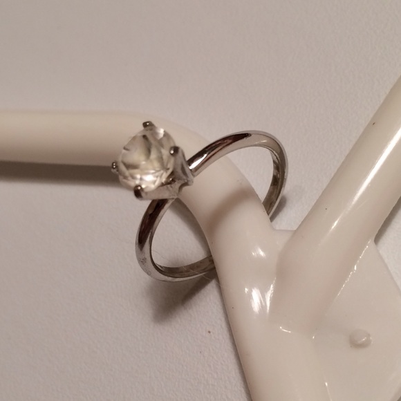 Diamond Ring (costume jewelry) - Picture 5 of 5