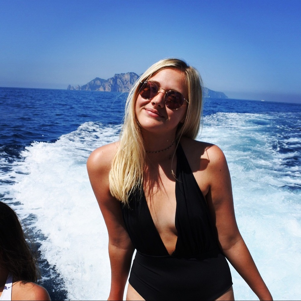 Meet your Posher, Caroline