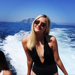 Meet your Posher, Caroline