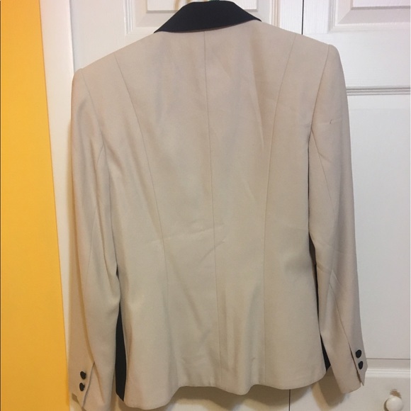 Beautiful Tan and Black Blazer - Picture 3 of 4