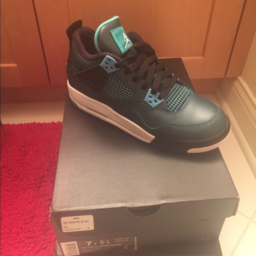 Teal blue Jordan retro 4 7y
