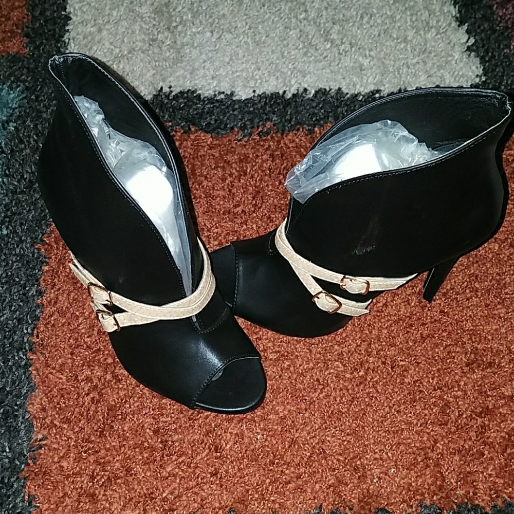 Just Fab Heel Booties