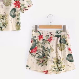 🌴 🆕 • 🌴 tropical green & red floral shorts