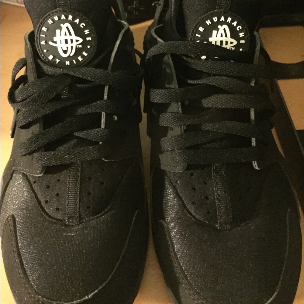 All black HUARACHES