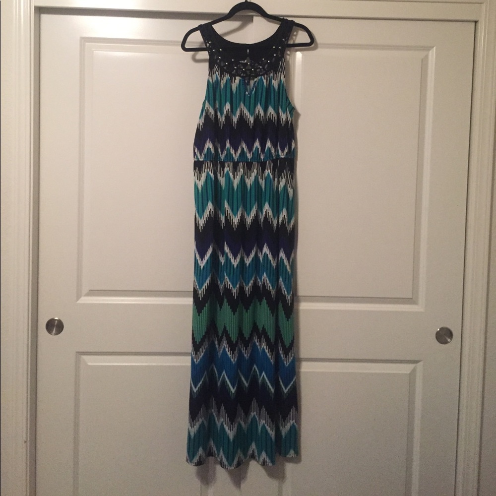 MAXI DRESS WITH CUT OUT NECK DETAIL & STUDS