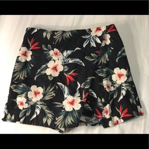 🌸TRENDY HOLLISTER FLORAL PRINT SKIRT/SHORT🌸