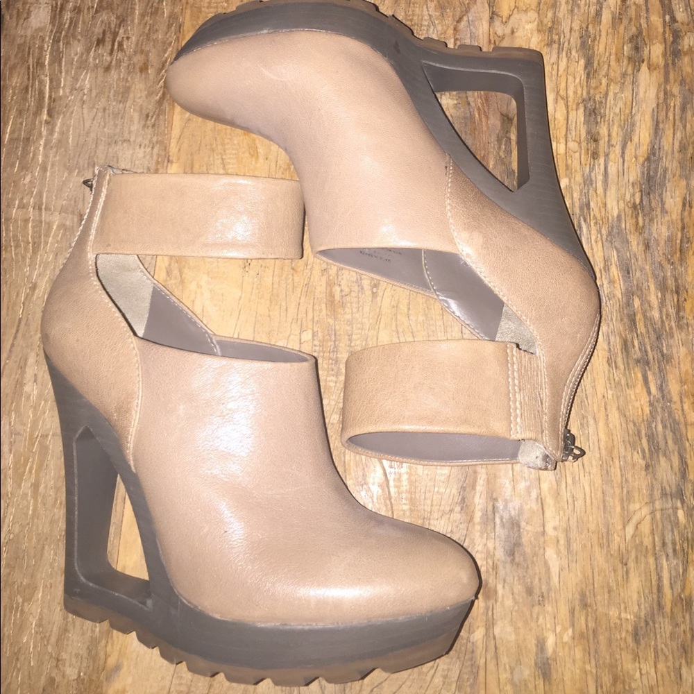 BCBGMAXAZRIA RUNWAY "Harmony" Cutout Wedge