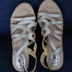 Born B.O.C. Nilsa Platform Wedge Gold Sandals 9