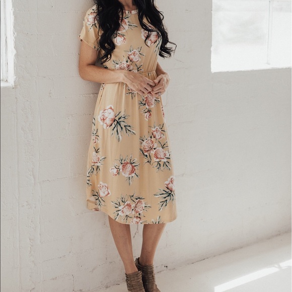 Marigold fitted floral midi dress with pockets - Picture 3 of 4