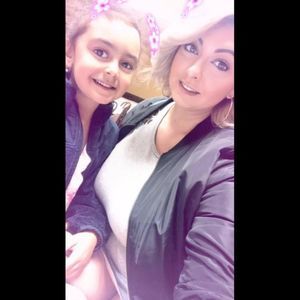 Meet your Posher, Dina