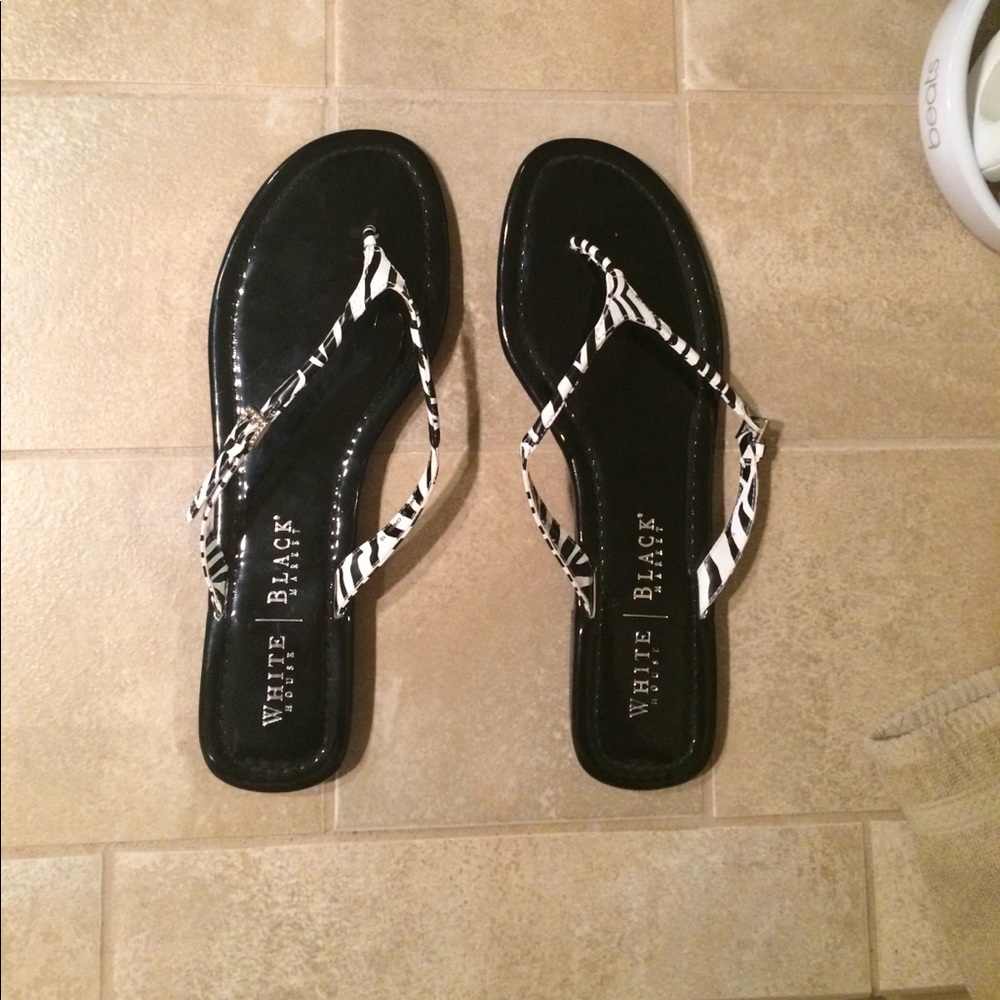 Black sandals with zebra print pattern