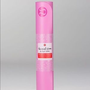 Lululemon pink/black 5mm yoga mat