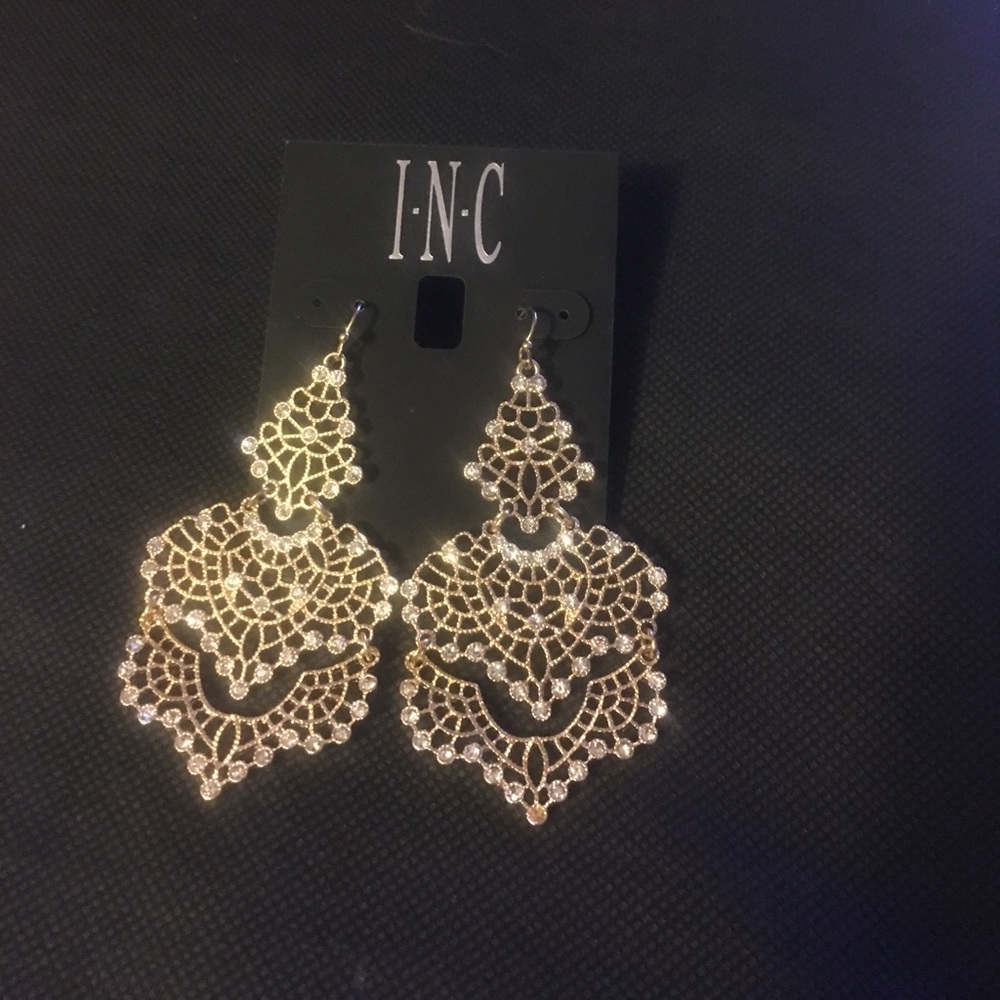 I N C. EARRING 2 1/2" color gold