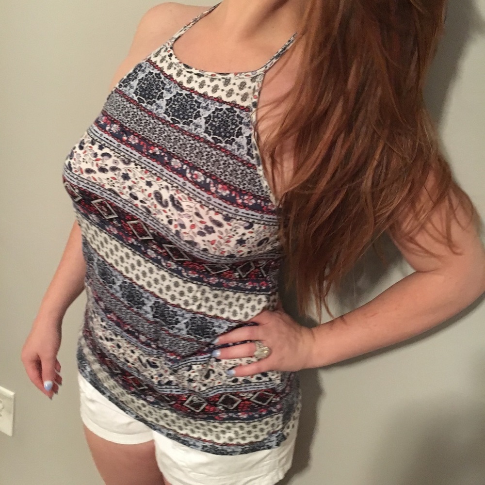 (Sold) 🛍Pattern halter top never worn