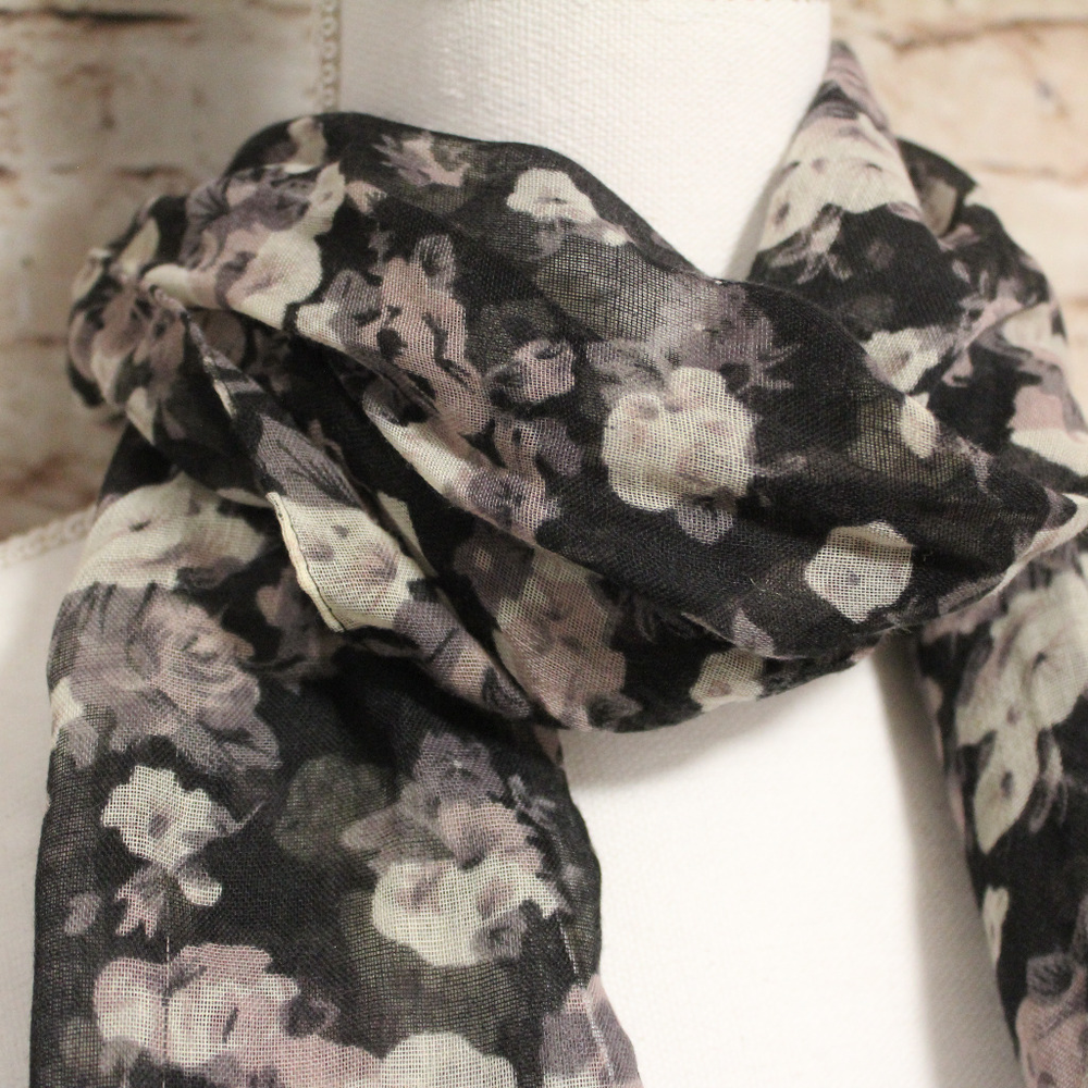 Used Scarf - Picture 3 of 4