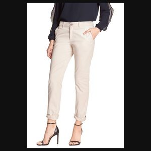 ❌SOLD❌Banana Republic City Chinos in light cream