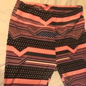 LulaRoe Black and Pink Aztec OS Leggings