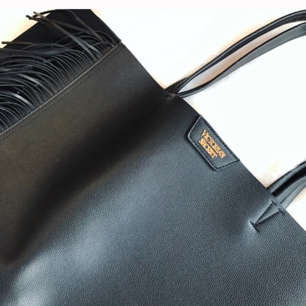 👙 {VS} • black leather fringe tote