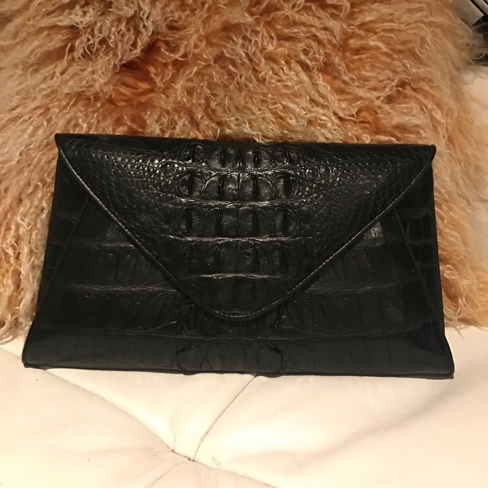 Black clutch