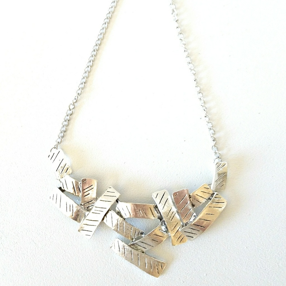 Silver Necklace Modern Trendy Fashion Jewelry
