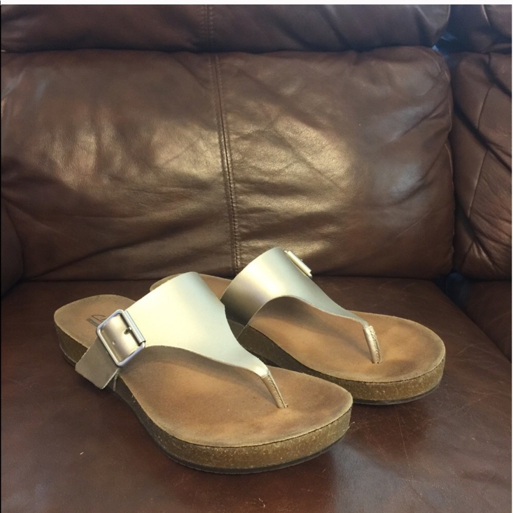 Clarks Silver Thong Sandals Size 11