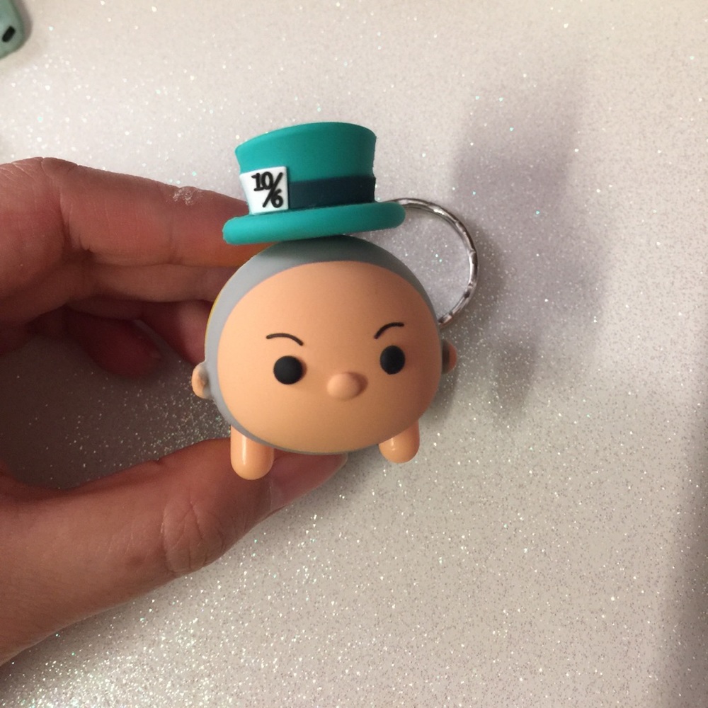 Disney madhatter tsum keychain