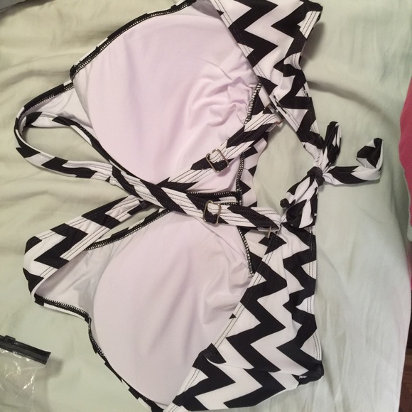 Plus Size Swimsuit - Picture 4 of 4