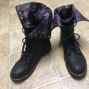 Felt-lined moto boots. Fits 9W