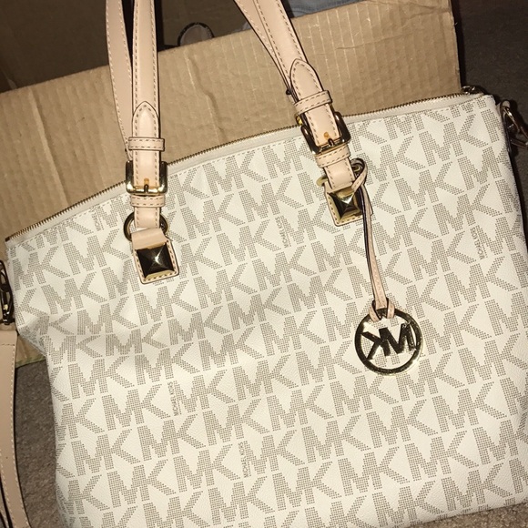 Michael Kors - Picture 1 of 2