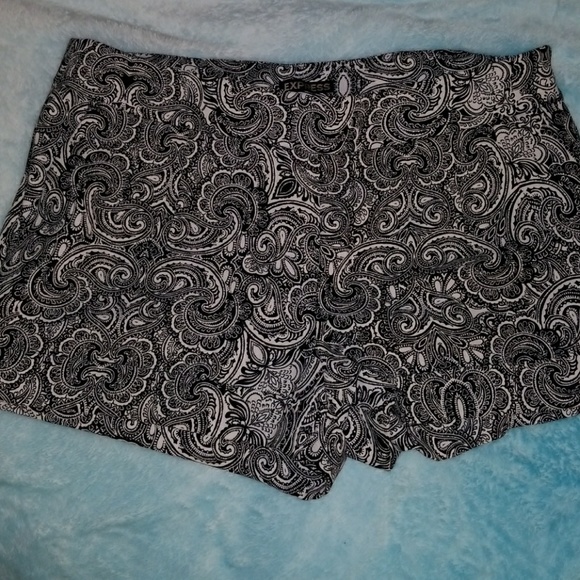 Express pleated Dress Shorts - Picture 1 of 4