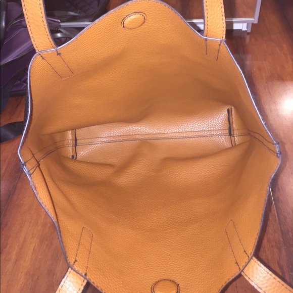 Reversible tote - Picture 2 of 2