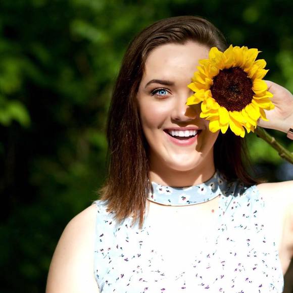 Meet your Posher, Laura - Picture 1 of 1