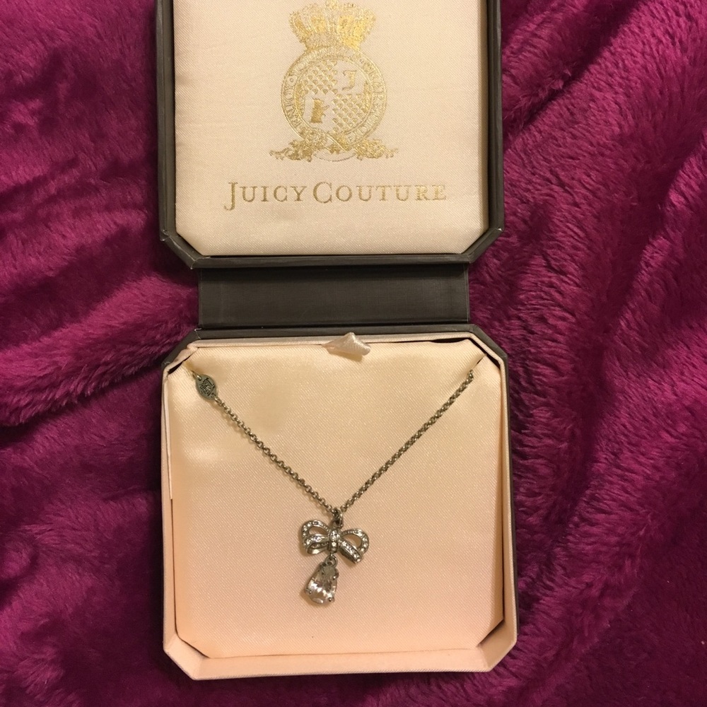 Juicy couture necklace with tag and box